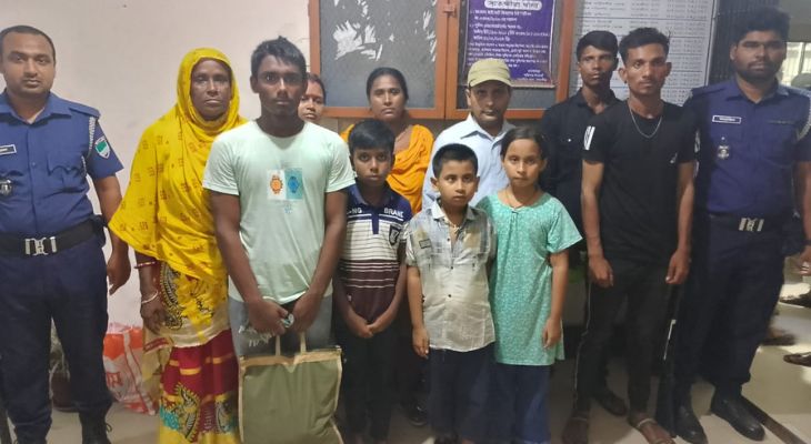 ১০ বাংলাদেশিকে সাতক্ষীরা বিজিবির কাছে হস্তান্তর করেছে বিএসএফ