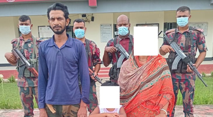 ঝিনাইদহ সীমান্তে আটক ৩