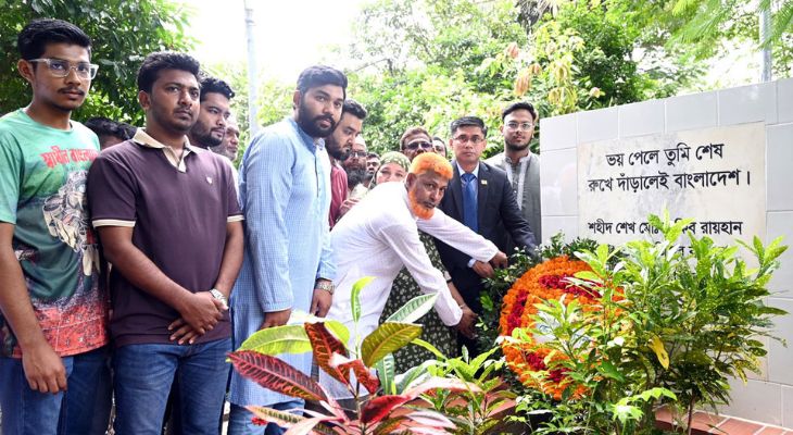 শহিদ সাকিব রায়হানের কবরে শ্রদ্ধা জানালেন জেলা প্রশাসক