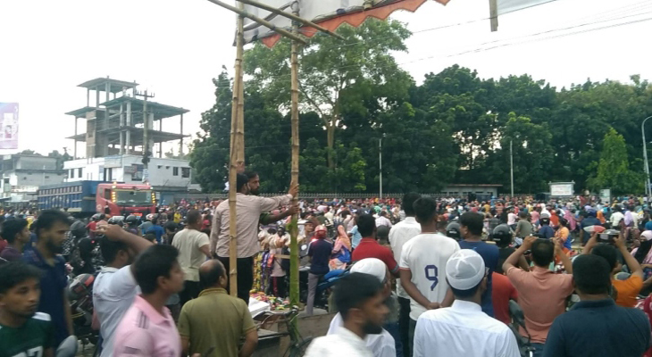 নীলফামারীতে পুলিশ-শ্রমিক সংঘর্ষে যুবক নিহত, আহত ৬