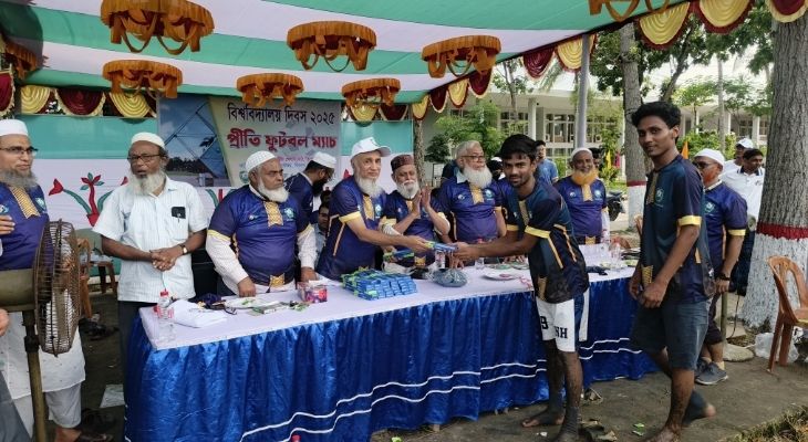 বিশ্ববিদ্যালয় দিবসে কুয়েটে প্রীতি ফুটবলে ভিসির গোলে শিক্ষকদের জয়