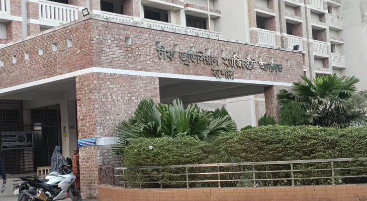যশোরে তিন সাংবাদিকের বিরুদ্ধে ২০ লাখ টাকার মানহানি মামলা