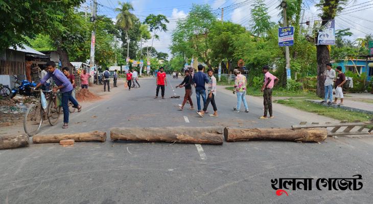 বাগেরহাটে চারটি সংসদীয় আসন বহালের দাবিতে হরতাল চলছে