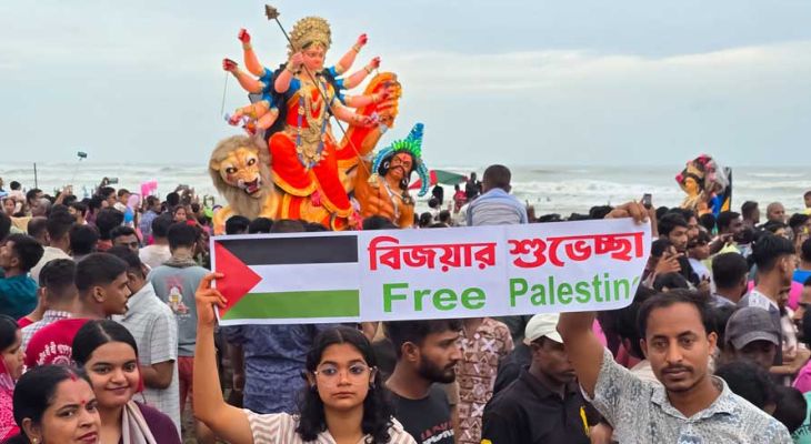 বিসর্জনেও ‘ফিলিস্তিন মুক্তির’ প্রার্থনা