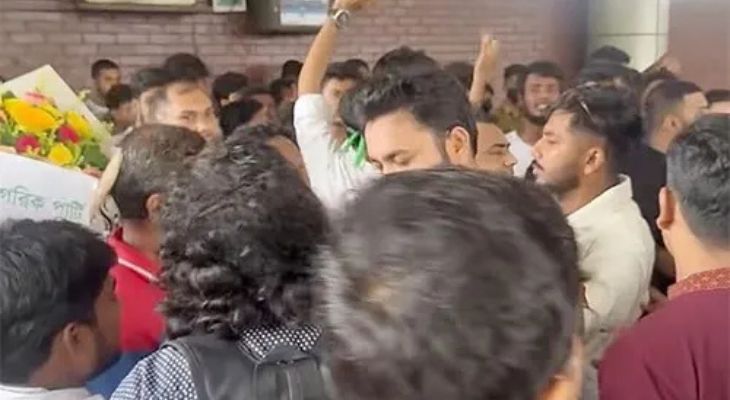 বিমানবন্দরে দুর্ব্যবহার এনসিপির নেতাকর্মীদের, সংবাদ সম্মেলন বর্জন সাংবাদিকদের