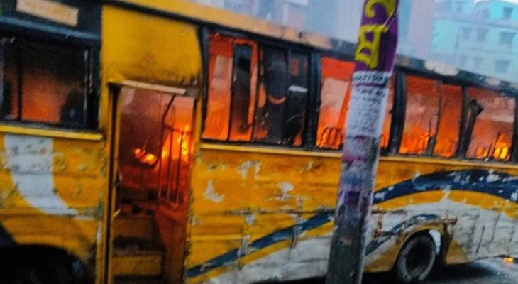 রাজধানীতে গুলি ছুড়ে আতঙ্ক, যাত্রীবাহী বাসে আগুন