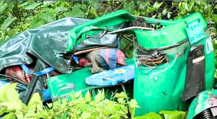 অটোরিকশায় ট্রেনের ধাক্কা, মা-মেয়ে নিহত