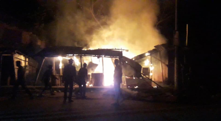 যশোরের কুয়াদা বাজারে অগ্নিকাণ্ডে দুটি দোকান পুড়ে ছাই