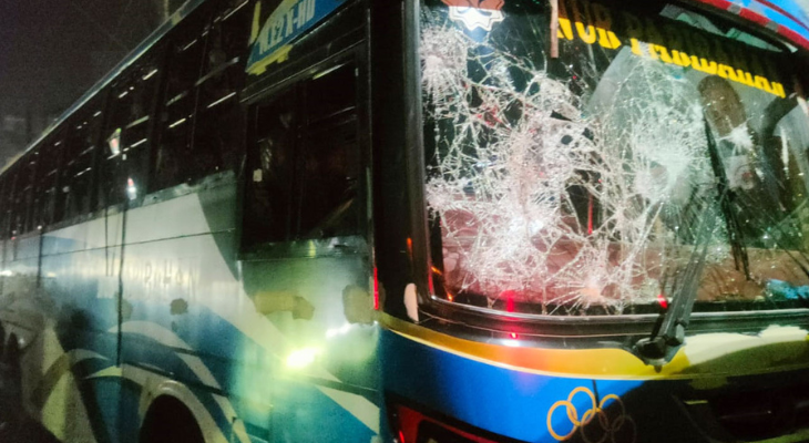 হাফ ভাড়া নিয়ে বরিশালে রণক্ষেত্র, অর্ধশতাধিক বাস ভাঙচুর