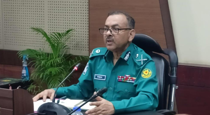 বাসে আগুন-ককটেল নিক্ষেপকারীকে গুলির নির্দেশ ডিএমপি কমিশনারের