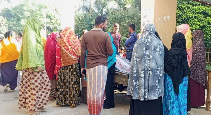 চাচির মরদেহ দেখতে যাওয়ার পথে প্রাণ গেল ভাতিজির