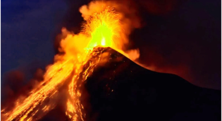 জাপানে ভয়াবহ অগ্নুৎপাত, আকাশে ৪ কিলোমিটার উঁচুতে ছাই