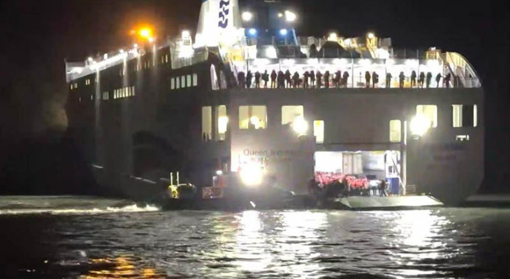 দ. কোরিয়ায় ২৬৭ আরোহী নিয়ে দুর্ঘটনার কবলে ফেরি