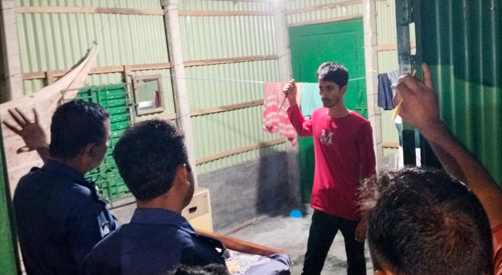 নামাজরত অবস্থায় বাবাকে কুপিয়ে হত্যা করল মাদকাসক্ত ছেলে