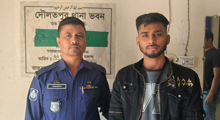 মোটরসাইকেল কিনে না দেয়ায় বাড়িতে পেট্রোল ও ককটেল বিস্ফোরণ যুবকের