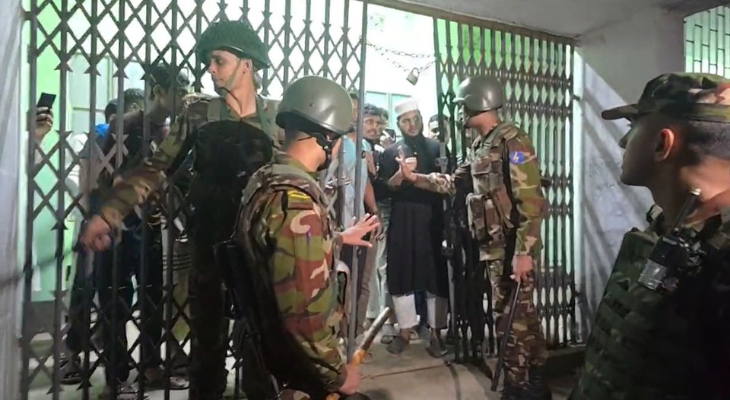 ঢাকা আলিয়া মাদ্রাসায় দুই গ্রুপের সংঘর্ষ, আহত ৭