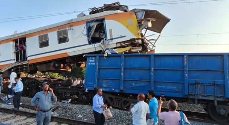 ভারতে যাত্রীবাহী ট্রেনের সঙ্গে মালবাহী ট্রেনের সংঘর্ষ, নিহত ১০