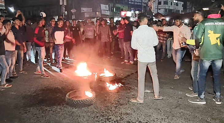 কুষ্টিয়ায় মনোনয়ন না পেয়ে টায়ার জ্বালিয়ে সড়ক অবরোধ