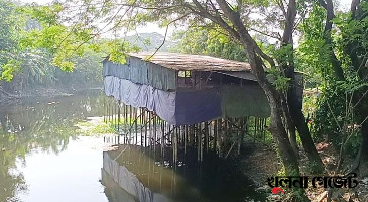 গোপালগঞ্জে সরকারি খাল দখল করে পোল্ট্রি ভোগান্তিতে তিন গ্রামের ২৫ হাজার মানুষ
