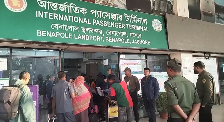 বেনাপোল বন্দর থেকে তুলে নেওয়া হলো এপিবিএন পুলিশ