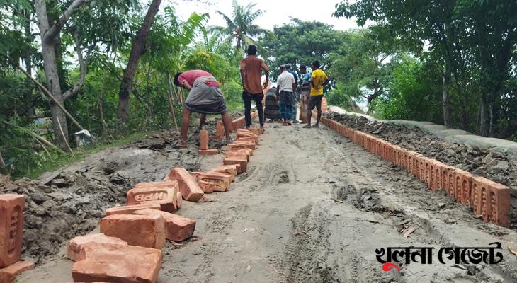 ১৫ বছর পর পাকা হচ্ছে বটিয়াঘাটার এক কিলোমিটার সড়ক, জনমনে স্বস্তি