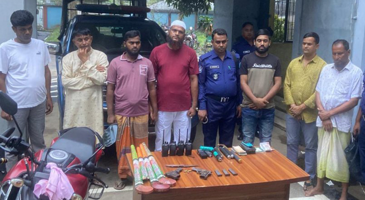 অস্ত্রসহ সাবেক ছাত্রদল নেতা ও তার সাত সহযোগী আটক