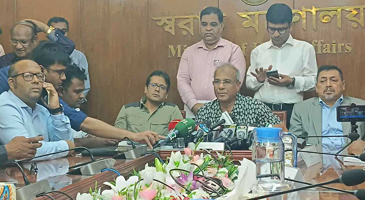 ‘রাজনৈতিক দলের নেতাকর্মীদের অবৈধ সুবিধা দিলে পুলিশের বিরুদ্ধে ব্যবস্থা’