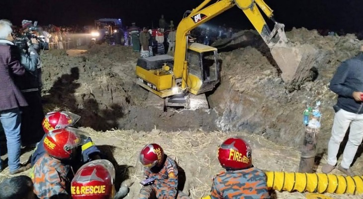 ১৭ ঘণ্টাতেও উদ্ধার হয়নি শিশুটি, চলছে সুড়ঙ্গ খোঁড়ার কাজ