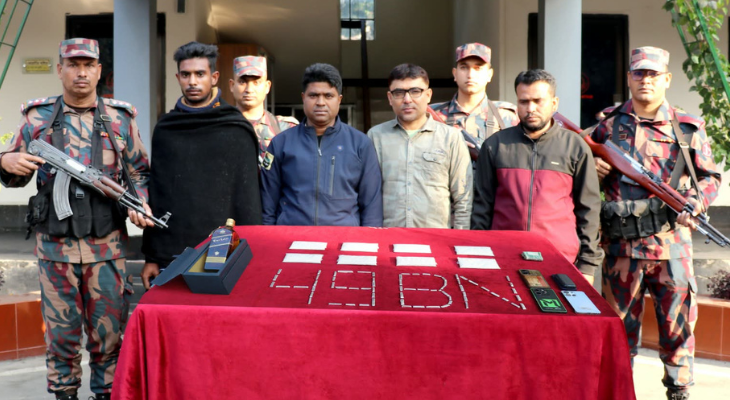 যশোরে ৬৬ লাখ টাকার রুপা ও মদসহ আটক ৪