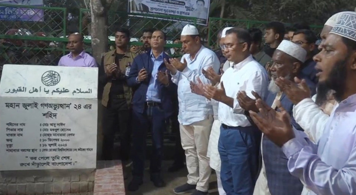 শহীদ আবু সাঈদের কবর জিয়ারত করলেন তারেক রহমান