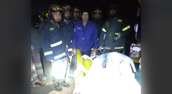 নওগাঁয় ডাম্প ট্রাকের চাপায় নিহত ৫