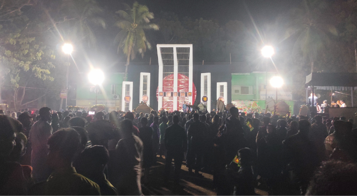 সাতক্ষীরায় একুশের প্রথম প্রহরে শহীদ মিনারে শ্রদ্ধা