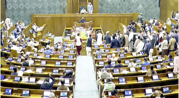 ভারতের সংসদে তুলকালাম, মোদিকে ঘিরে ধরে হট্টগোল