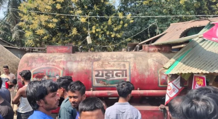 তেলবাহী লরিচাপায় বাবা নিহত, দুই ছেলে আহত