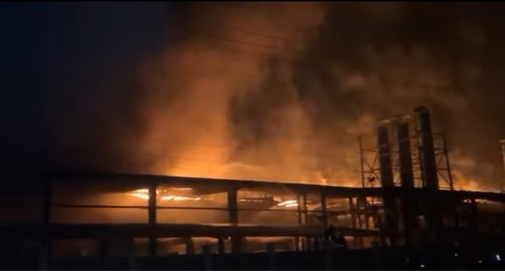 যশোর আফিল অটো ব্রিকসে আগুন, মেশিনারি পুড়ে ছাই