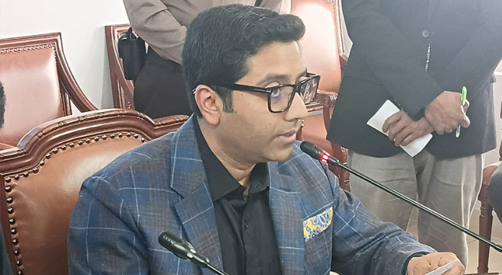 আমরা শিক্ষা নিয়ে রাজনীতি করব না : ববি হাজ্জাজ