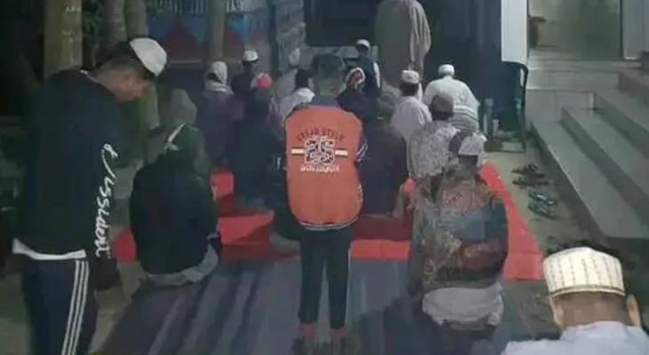 বিএনপি-জামায়াত দ্বন্দ্বে মসজিদে তালা, নামাজ আদায় বাইরে