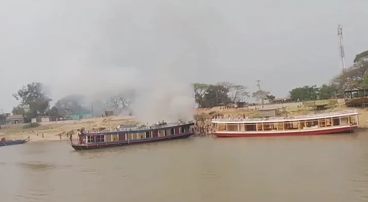 সুনামগঞ্জে পর্যটকবাহী হাউজবোটে অগ্নিকাণ্ড