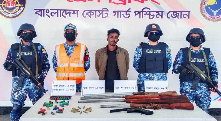 সুন্দরবনে ডাকাত করিম শরীফ বাহিনীর সদস্য আটক, অস্ত্র-গোলাবারুদ উদ্ধার
