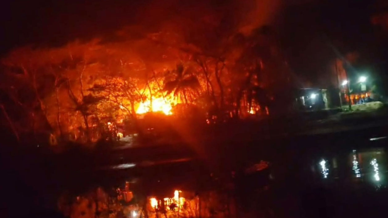 মাদারীপুরে ৪০ বাড়িতে ভাঙচুর-লুটপাট-অগ্নিসংযোগ