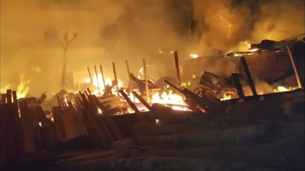 অভয়নগরে ৩৫টি দোকান আগুনে পুড়ে ছাই