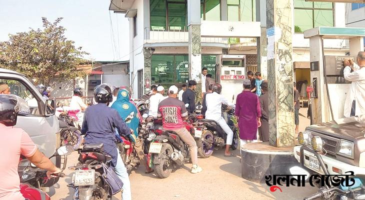 জ্বালানি তেলের মূল্যবৃদ্ধির গুজবে নগরীর পেট্রোল পাম্পগুলোতে ভিড়