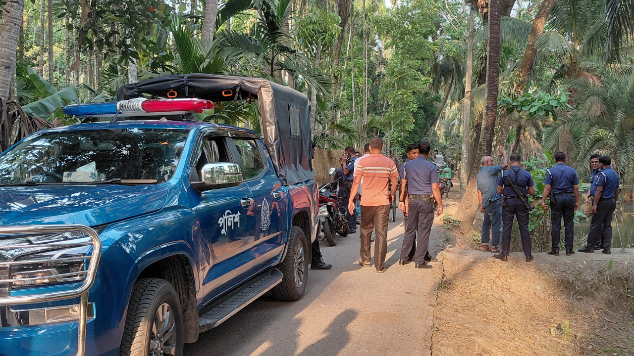 কচুয়ায় পুলিশকে কুপিয়ে আসামি ছিনতাই