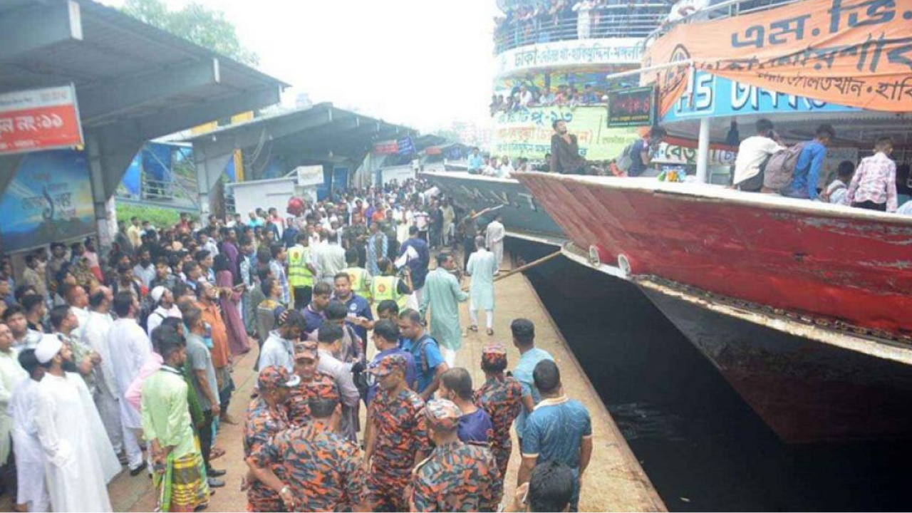 সদরঘাটে দুই লঞ্চের চাপায় নিহত ২, বাবা-ছেলে নিখোঁজ