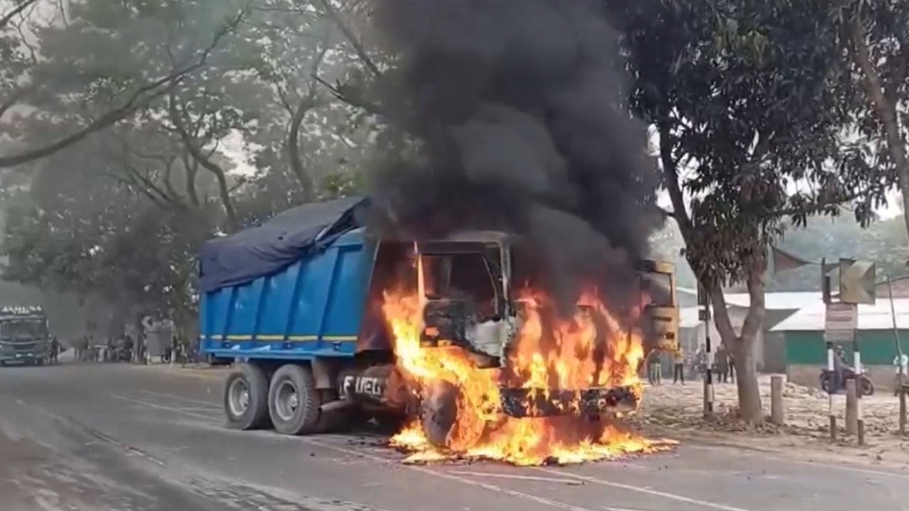 রাজশাহীতে ট্রাকের ধাক্কায় বাবা-ছেলে নিহত