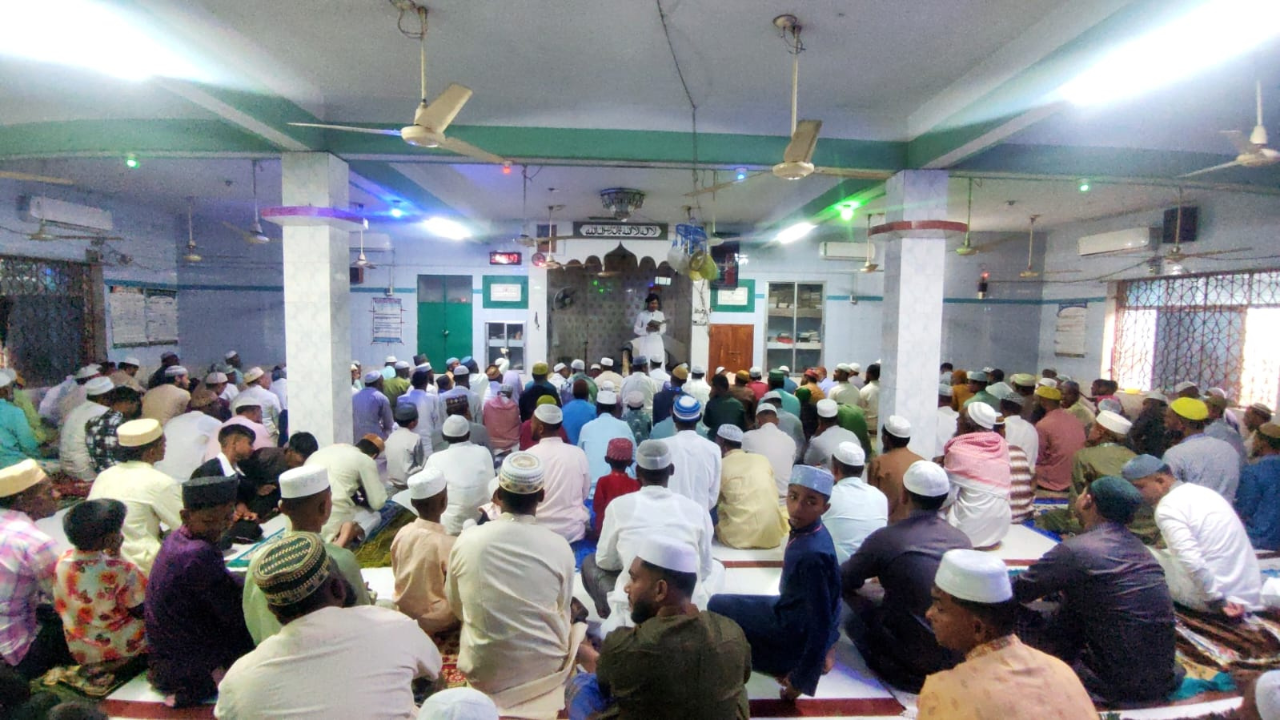 বৃষ্টির মধ্যেও সাতক্ষীরায় ঈদ উদযাপন