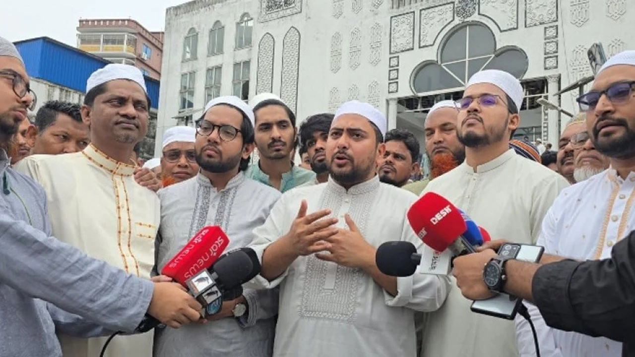 ঈদের পর সংসদের ভেতরে-বাইরে থেকে সর্বোচ্চ চাপ প্রয়োগ করবে: নাহিদ ইসলাম