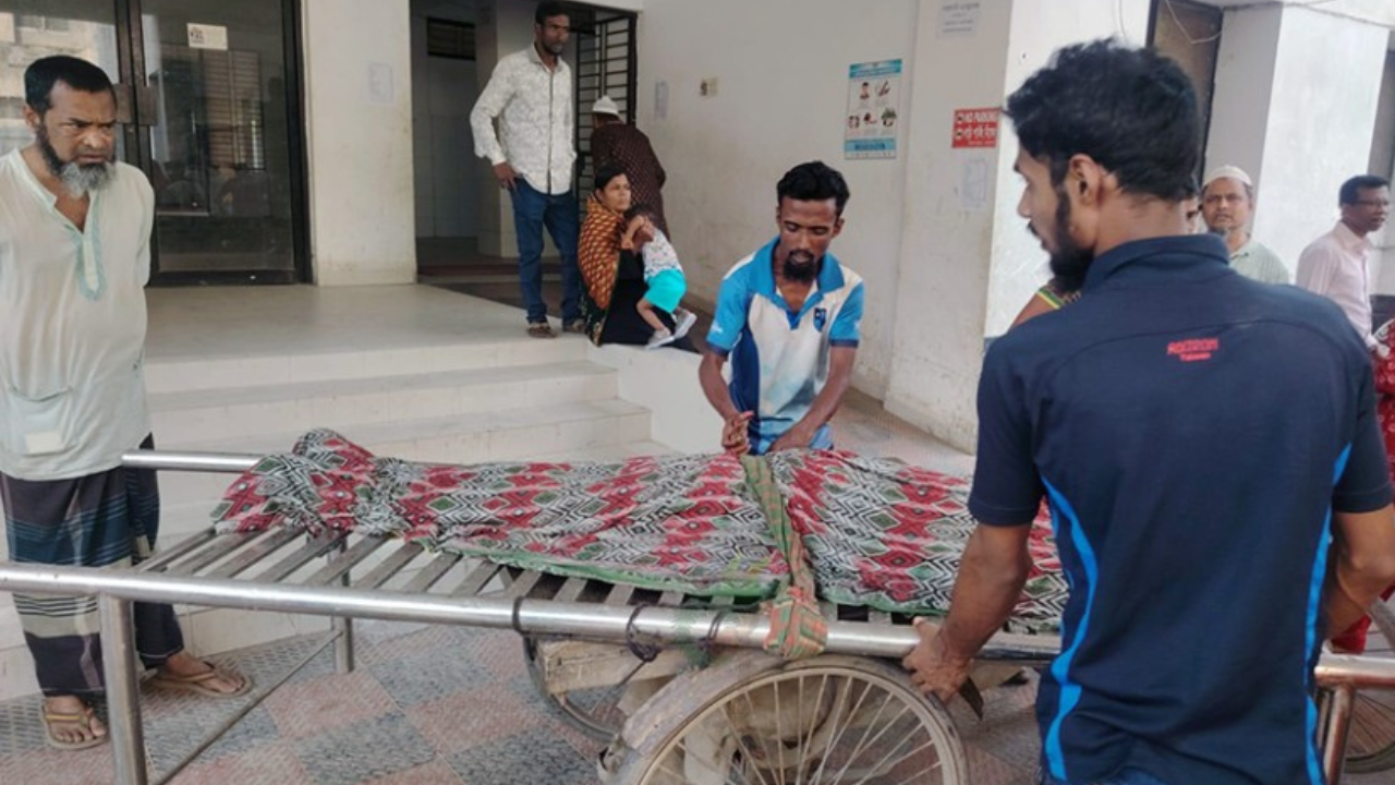 বালুবাহী ট্রাক্টরের চাকায় পিষ্ট হয়ে শিশুর মৃত্যু