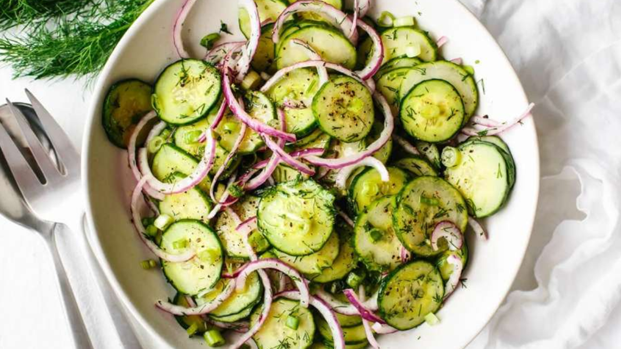 এই গরমে শসা দিয়ে বানিয়ে ফেলুন নানা পদের মজাদার সালাদ