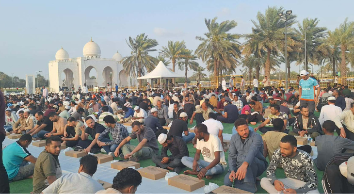 বিশ্বের দ্বিতীয় বৃহত্তম ইফতার আয়োজন আবুধাবির শেখ জায়েদ গ্র্যান্ড মসজিদে